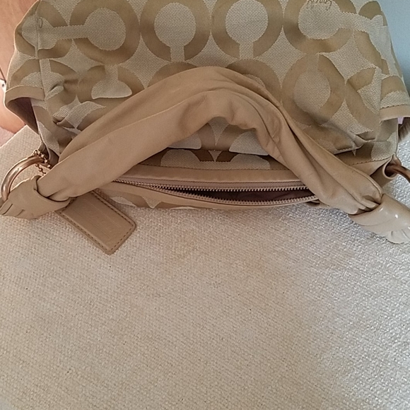 Like new! Beige And Gold Coach signature purse - Picture 8 of 10